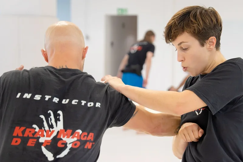 Partnerübung im Krav Maga DEFCON Training