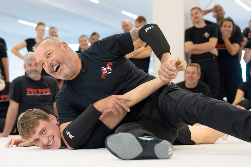 Bodenkampf im Krav Maga DEFCON Training